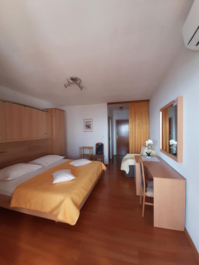 Guest House Fenix Brela Rum bild