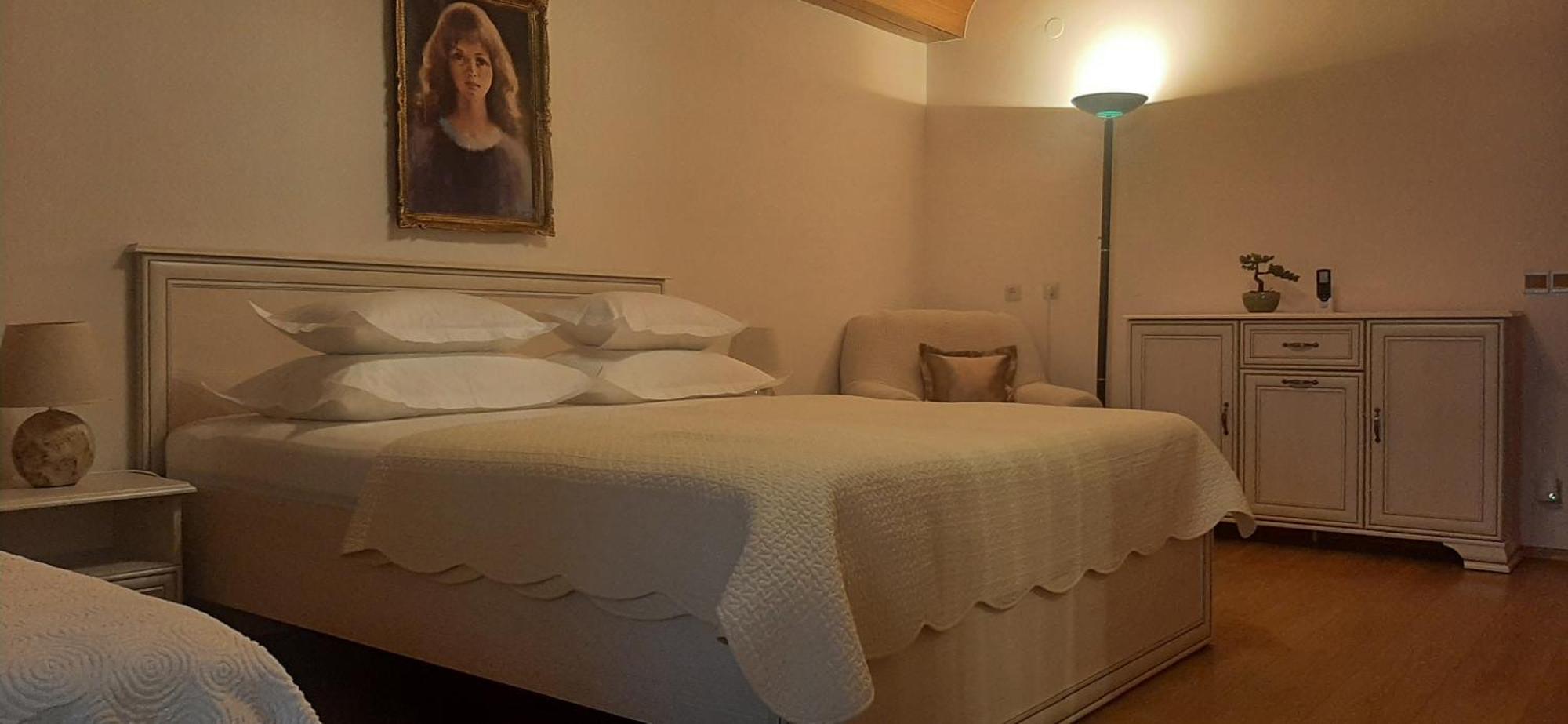 Guest House Fenix Brela Rum bild